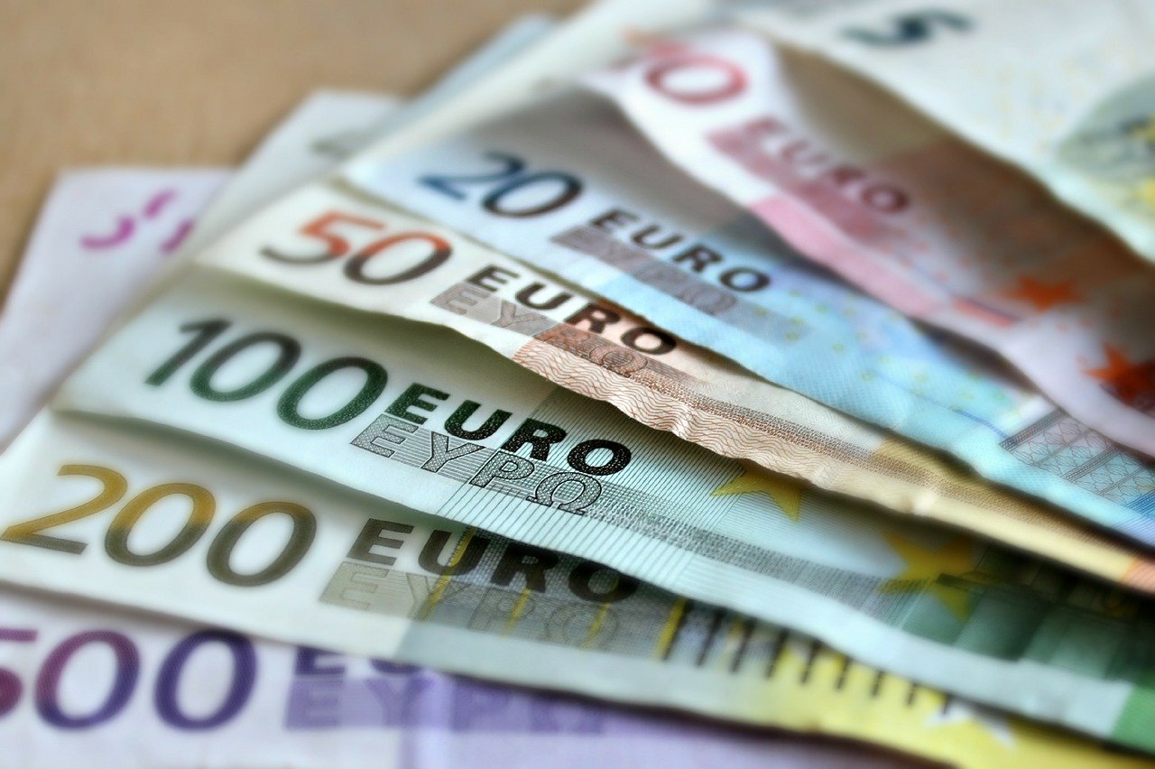 https://img.calcolo.online/banconote-euro.jpg
